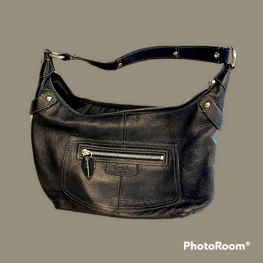 Classic medium size Coach purse